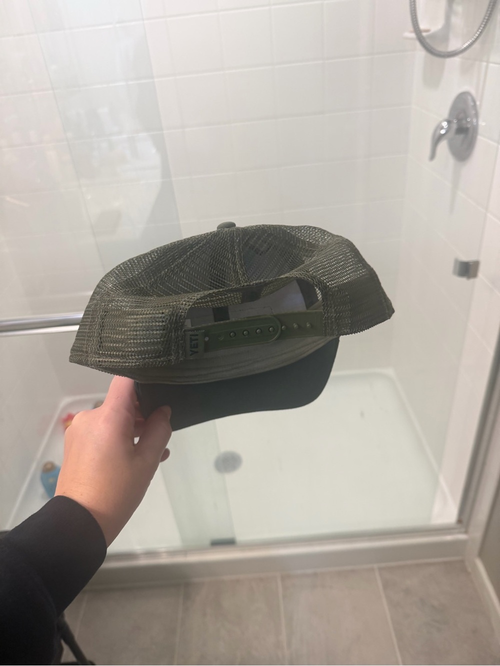 Mens Yeti Olive Green trucker hat - Picture 3 of 3
